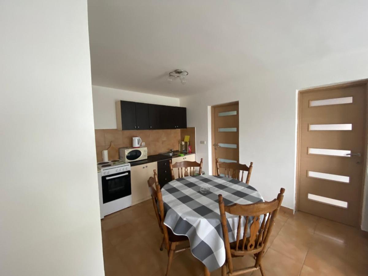 Apartman Ana Apartment Zuljana Bagian luar foto